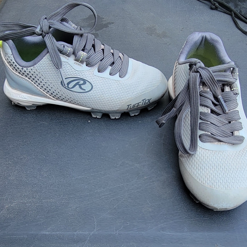 Rawlings White and Gray Turf Shoes